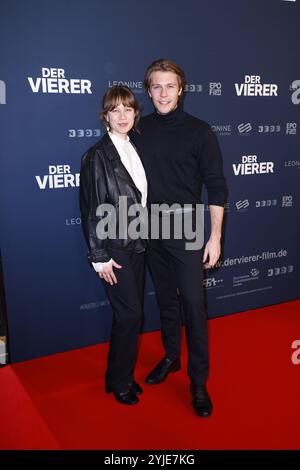 Anna Bachmann e Richard Kreutz bei der „Der Vierer“ Film Premiere AM 14.11.2024 a Berlino Foto Stock