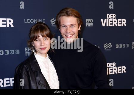 Anna Bachmann e Richard Kreutz bei der „Der Vierer“ Film Premiere AM 14.11.2024 a Berlino Foto Stock