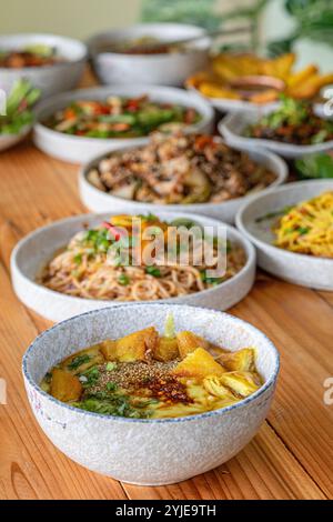 Il Khao RAM Fuen è composto da vari fagioli appena fatti ogni giorno, preparati al momento per ogni piatto, autentiche ricette tofu di Tai Yai Tai Lue Sibsongpanna Yu Foto Stock