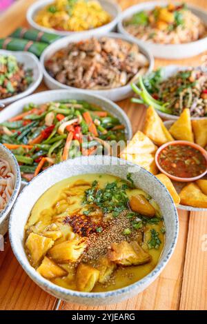 Il Khao RAM Fuen è composto da vari fagioli appena fatti ogni giorno, preparati al momento per ogni piatto, autentiche ricette tofu di Tai Yai Tai Lue Sibsongpanna Yu Foto Stock