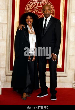 Pauletta Washington e Denzel Washington partecipano al Gladiator II The Royal Film Performance e Global Premiere all'Odeon Luxe di Leicester Square, Londra. Foto Stock