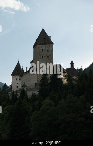 Il castello di Moosham appartiene al comune di Unternberg a Lungau, Salisburgo, Austria, e allo Schloss Moosham gehört zur Gemeinde Unternberg im Lungau, Öste Foto Stock