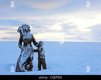 Il Children of the World Monument è un monumento situato sull'altopiano di North Cape in Norvegia, a North Cape, Das Denkmal der Kinder der Welt ist ein Denkmal auf Foto Stock