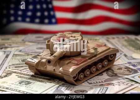 Due carri armati militari, dollari americani, primo piano. Concetto: Spesa per le armi, aiuti militari, commercio di armi Foto Stock