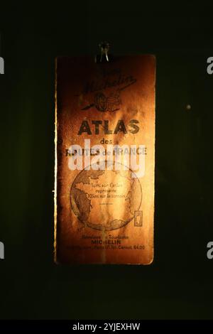 Mappe stradali d'epoca e guide della Michelin, un famoso produttore di pneumatici francesi Foto Stock