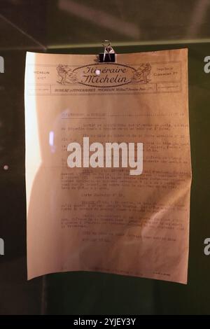 Mappe stradali d'epoca e guide della Michelin, un famoso produttore di pneumatici francesi Foto Stock