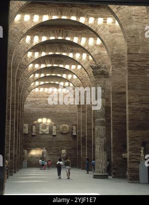 VISTA DELL'INTERNO DE LA GALERIA PRINCIPALE. Autore: RAFAEL MONEO. UBICAZIONE: MUSEO NACIONAL DE ARTE ROMANO. Badajoz. SPAGNA. Foto Stock