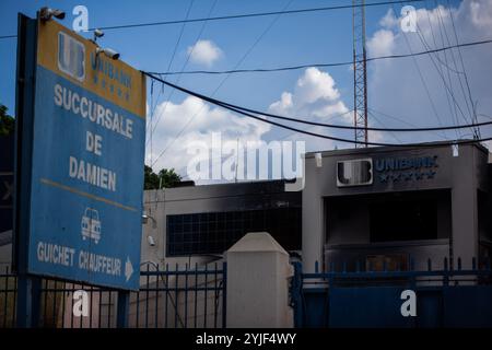 Port-au-Prince, Port-au-Prince, Haiti. 14 novembre 2024. Haiti persone in fuga sotto attacco di gang (immagine di credito: © Patrice Noel/ZUMA Press Wire) SOLO USO EDITORIALE! Non per USO commerciale!/Alamy Live News Foto Stock