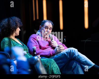 Susie Essman e Richard Kind partecipano a Still Screaming: Celebrating the Career and Comedy of Gilbert Gottfried all'Hard Rock di New York, New York il 13 novembre 2024. (Foto di David Warren /Sipa? USA) credito: SIPA USA/Alamy Live News Foto Stock