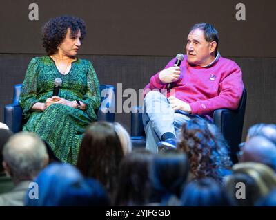 Susie Essman e Richard Kind partecipano a Still Screaming: Celebrating the Career and Comedy of Gilbert Gottfried all'Hard Rock di New York, New York il 13 novembre 2024. (Foto di David Warren /Sipa? USA) credito: SIPA USA/Alamy Live News Foto Stock