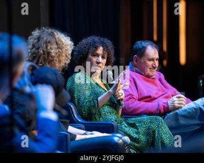 Susie Essman e Richard Kind partecipano a Still Screaming: Celebrating the Career and Comedy of Gilbert Gottfried all'Hard Rock di New York, New York il 13 novembre 2024. (Foto di David Warren /Sipa? USA) credito: SIPA USA/Alamy Live News Foto Stock