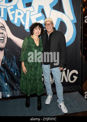 Susie Essman e Guest partecipano a Still Screaming: Celebrating the Career and Comedy of Gilbert Gottfried all'Hard Rock di New York, NY il 13 novembre 2024. (Foto di David Warren /Sipa? USA) credito: SIPA USA/Alamy Live News Foto Stock