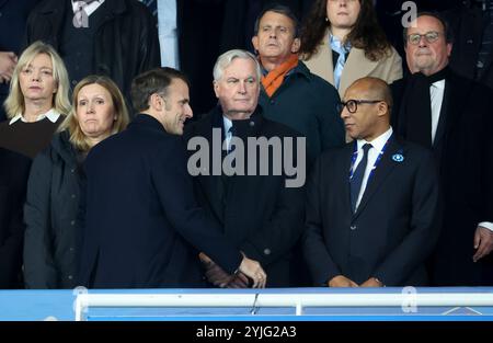 Saint Denis, Francia. 14 novembre 2024. Yael Braun-Pivet, Presidente della Francia Emmanuel Macron, primo Ministro francese Michel Barnier, Presidente della Federazione calcistica francese Philippe Diallo, sopra Manuel Valls, Francois Hollande durante la partita di calcio UEFA Nations League, League A, gruppo A2 tra Francia e Israele il 14 novembre 2024 allo Stade de France di Saint-Denis vicino Parigi, Francia - foto Jean Catuffe/DPPI credito: DPPI Media/Alamy Live News Foto Stock