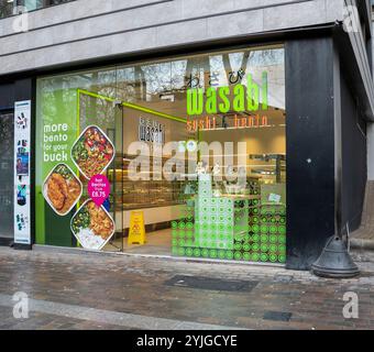 Londra, Regno Unito - 22 marzo 2024 : Wasabi sushi e bento fast food giapponese da asporto a Londra. REGNO UNITO. Foto Stock