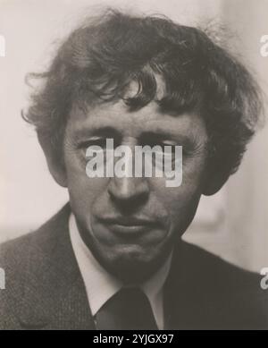 John Marin. Alfred Stieglitz; americano, 1864-1946. Data: 1921-1922. Dimensioni: 23,5 x 19,1 cm (immagine/carta/primo montaggio); 51 x 38,9 cm (secondo montaggio). Stampa in argento gelatina. Origine: Stati Uniti. Museo: Chicago Art Institute, FLORENCIA, USA. Foto Stock