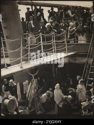 Lo Steerage. Alfred Stieglitz; americano, 1864-1946. Data: 1907. Dimensioni: 32 x 25,8 cm (immagine); 46,5 x 32,2 cm (carta). Fotoincisione. Origine: Stati Uniti. Museo: Chicago Art Institute, FLORENCIA, USA. Foto Stock