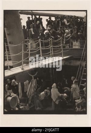 Lo Steerage. Alfred Stieglitz; americano, 1864-1946. Data: 1907. Dimensioni: 31,9 x 25,8 cm (immagine); 39,7 x 28 cm (carta); 42,7 x 30,7 cm (montaggio). Fotoincisione. Origine: Stati Uniti. Museo: Chicago Art Institute, FLORENCIA, USA. Foto Stock