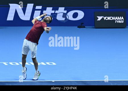 Marcel Granollerin (ESP) in azione durante il Round Robin double match tra Marcel Granollers (ESP) e Horacio Zeballos (ARG) contro Max Purcell (AUS) e Jordan Thompson (AUS) il giorno 5 delle finali Nitto ATP 2024 all'Inalpi Arena il 14 novembre 2024 a Torino. Foto Stock