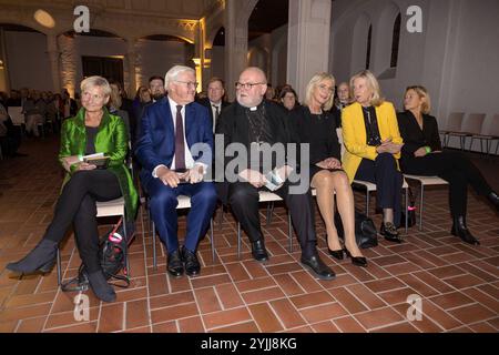 Festveranstaltung zum 70. Geburtstag des Wort zum Sonntag am Donnerstag 14.11.2024 in der evangelischen St. Markus Kirche in Muenchen foto v.li.: Die Ratsvorsitzende der Evangelischen Kirche in Deutschland EKD, Kirsten Fehrs Bundespraesident Frank-Walter Steinmeier Kardinal Reinhard Marx, Erzministschof von Muenchen Ulrike Scharer Scharf, Bayerschen Staftstag, Bayermberftstag, Bayerfschen, Bayftstag, Bayfschen Staftstag, Bayftstag. Seit 70 Jahren sendet die ARD am Samstagabend nach den Tagesthemen das Wort zum Sonntag . Rund 320 Sprecherinnen und Sprecher haben seither in je vier M Foto Stock