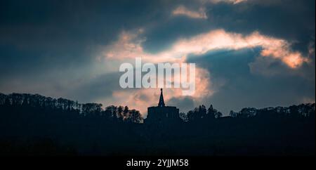 Silhouette di Ercole nella città di Kassel Foto Stock