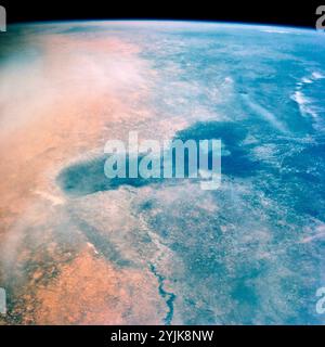 Africa. Ciad. Depressione Bodele. Lago Chad. Vista orbitale aerea. Foto Stock