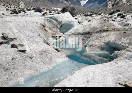 Il dettaglio del torrente glaciale sul ghiacciaio Mer de Glace. Foto Stock