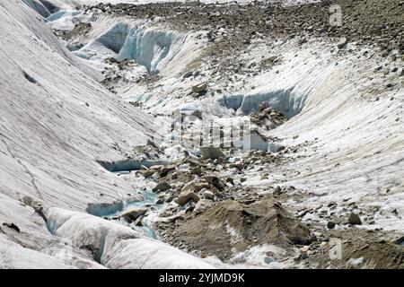 Il dettaglio del torrente glaciale sul ghiacciaio Mer de Glace. Foto Stock