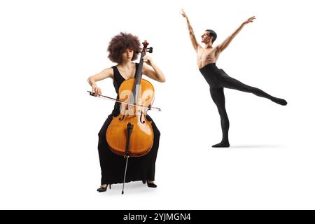 Donna che suona violoncello e un ballerino maschile che danza isolata su sfondo bianco Foto Stock