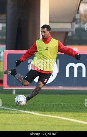 Monza, Italia. 15 novembre 2024. Armando Izzo dell'AC Monza durante la sessione di allenamento presso il Centro sportivo Silvio e Luigi Berlusconi-Monzello a Monza, Italia - venerdì 15 novembre 2024. Sport - calcio (foto AC Monza/LaPresse di Studio Buzzi) credito: LaPresse/Alamy Live News Foto Stock