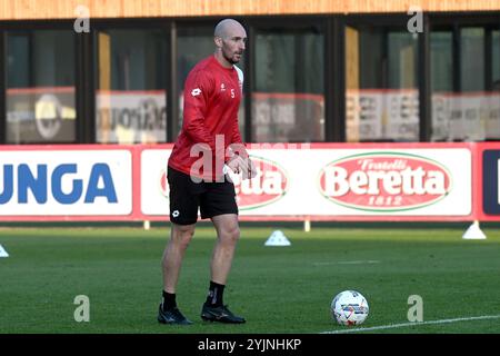 Monza, Italia. 15 novembre 2024. Luca Caldirola dell'AC Monza durante la sessione di allenamento presso il Centro sportivo Silvio e Luigi Berlusconi-Monzello a Monza, Italia - venerdì 15 novembre 2024. Sport - calcio (foto AC Monza/LaPresse di Studio Buzzi) credito: LaPresse/Alamy Live News Foto Stock