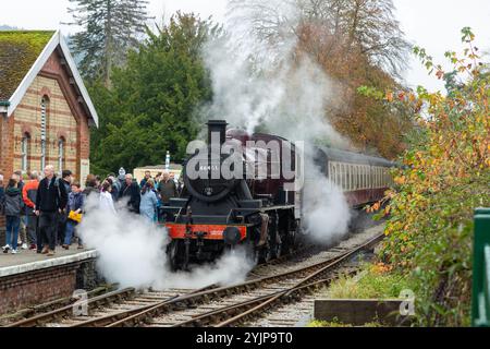 46441 locomotiva a vapore presso la stazione ferroviaria di Lakeside sulla storica ferrovia di Lakeside e Haverthwaite Foto Stock