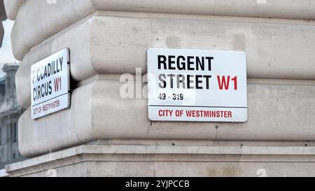 Regent Street e angolo Piccadilly Circus, City of Westminster, London W1 Foto Stock