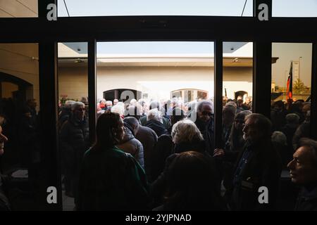 Milano, il funerale di Licia Rognini Pinelli alla Casa funebre di San Siro in via Corelli. Nella foto: Un momento della cerimonia Foto Stock