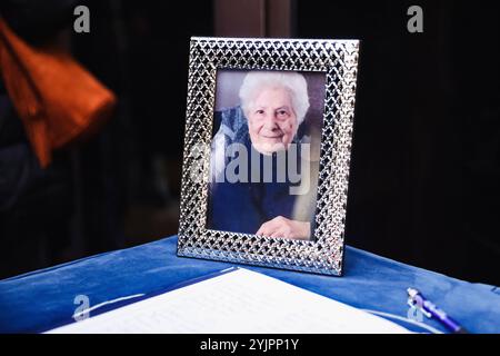 Milano, il funerale di Licia Rognini Pinelli alla Casa funebre di San Siro in via Corelli. Nella foto: Un momento della cerimonia Foto Stock