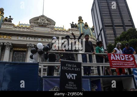 15 novembre 2024, Rio De Janeiro, Rio De Janeiro, Brasile: Rio de janeiro (rj), 11/15/2024 - dimostrazione/pec/scala 6x1 - dimostrazione nazionale a sostegno della pec per la fine della scala 6x1 che si è svolta questo venerdì (15) nel centro della città di rio de janeiro. (Foto: Aline Ribeiro AlcÃƒÂ¢ntara/Thenews2/Zumapress) (immagine di credito: © Aline Ribeiro Alcantara/TheNEWS2 via ZUMA Press Wire) SOLO PER USO EDITORIALE! Non per USO commerciale! Foto Stock