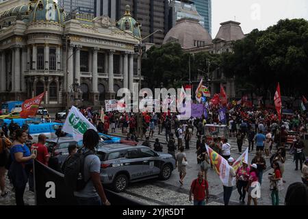 15 novembre 2024, Rio De Janeiro, Rio De Janeiro, Brasile: Rio de janeiro (rj), 11/15/2024 - dimostrazione/pec/scala 6x1 - dimostrazione nazionale a sostegno della pec per la fine della scala 6x1 che si è svolta questo venerdì (15) nel centro della città di rio de janeiro. (Foto: Aline Ribeiro AlcÃƒÂ¢ntara/Thenews2/Zumapress) (immagine di credito: © Aline Ribeiro Alcantara/TheNEWS2 via ZUMA Press Wire) SOLO PER USO EDITORIALE! Non per USO commerciale! Foto Stock