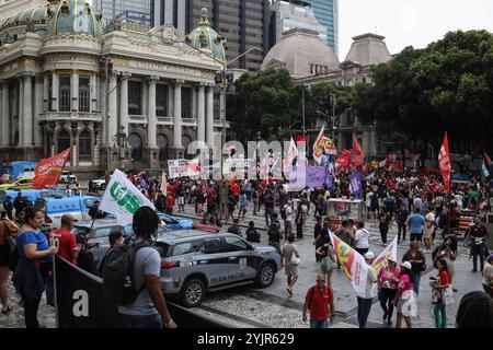 15 novembre 2024, Rio De Janeiro, Rio De Janeiro, Brasile: Rio de janeiro (rj), 11/15/2024 - dimostrazione/pec/scala 6x1 - dimostrazione nazionale a sostegno della pec per la fine della scala 6x1 che si è svolta questo venerdì (15) nel centro della città di rio de janeiro. (Foto: Aline Ribeiro AlcÃƒÂ¢ntara/Thenews2/Zumapress) (immagine di credito: © Aline Ribeiro Alcantara/TheNEWS2 via ZUMA Press Wire) SOLO PER USO EDITORIALE! Non per USO commerciale! Foto Stock