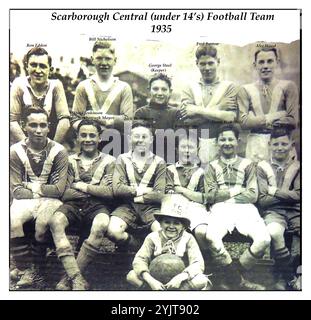 Scarborough, Yorkshire, Regno Unito, squadra di calcio centrale (under 14') con nomi . 1935 con nomi la squadra era precedentemente conosciuta come Scarborough St Thomas, e più tardi come Scarborough Club and Institute. David Jenkinson sarebbe poi diventato sindaco di Scarborough. Bill Nicholson in seguito ha giocato professionalmente per il Tottenham Hotspur e in seguito è diventato allenatore Foto Stock