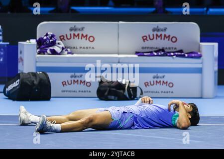 Torino, Italia. 15 novembre 2024. Carlos Alcaraz di Spagna visto durante la fase a gironi maschile contro Alexander Zverev di Germania su sei quattro delle finali Nitto ATP 2024 a Inalpi Arena Credit: dpa/Alamy Live News Foto Stock