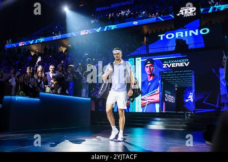 Torino, Italia. 15 novembre 2024. La Germania Alexander Zverev ha visto durante la fase a gironi maschile contro lo spagnolo Carlos Alcaraz su sei quattro delle finali Nitto ATP 2024 all'Inalpi Arena Credit: dpa/Alamy Live News Foto Stock