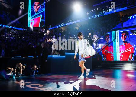 Torino, Italia. 15 novembre 2024. Carlos Alcaraz di Spagna visto durante la fase a gironi maschile contro Alexander Zverev di Germania su sei quattro delle finali Nitto ATP 2024 a Inalpi Arena Credit: dpa/Alamy Live News Foto Stock