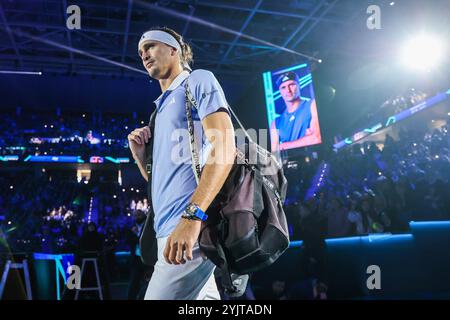 Torino, Italia. 15 novembre 2024. La Germania Alexander Zverev ha visto durante la fase a gironi maschile contro lo spagnolo Carlos Alcaraz su sei quattro delle finali Nitto ATP 2024 all'Inalpi Arena Credit: dpa/Alamy Live News Foto Stock