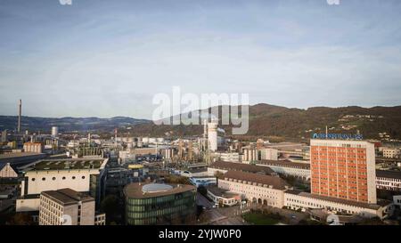 04.11.2024, Linz, AUT, Unterwegs in Oberösterreich, Symbolbild, Themenbild, Verschiedene Themenbilder, Chemiepark Linz, im Bild Außenansicht, Luftaufnahme, Chemiepark Linz, *** 04 11 2024, Linz, AUT, On the Road in Upper Austria, immagine simbolo, immagine tema, varie immagini a tema, Chemical Park Linz, nella foto vista esterna, vista aerea, Chemical Park Linz, Foto Stock