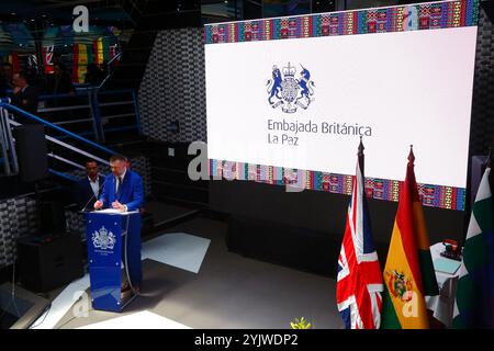 El alto, BOLIVIA; 15 novembre 2024: L'ambasciatore britannico in Bolivia Richard Porter tiene un discorso in occasione di un evento organizzato dall'Ambasciata britannica per commemorare il compleanno di re Carlo III (che era ieri). L'evento è stato anche per promuovere le relazioni culturali e il commercio tra la Bolivia e il Regno Unito. Foto Stock