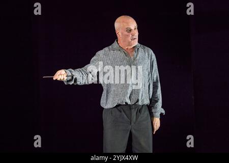 Saenger Christopher Purves als Sweeney Todd, am 13.11.24 bei der Fotoprobe zum Musical Thriller, schwarze Operette Sweeney Todd der Komischen Oper im Berliner Schillertheater, prima AM 17. Novembre 2024 Sweeney Todd - Berlino *** cantante Christopher Purves nel ruolo di Sweeney Todd, il 13 11 24 alla prova fotografica per il musical Thriller, operetta nera Sweeney Todd della Komische Oper allo Schillertheater Berlin, prima il 17 novembre 2024 Sweeney Todd Berlin Foto Stock