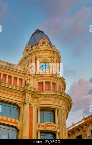 BARCELLONA, SPAGNA - 3 ottobre 2024: Barcellona è la capitale della Catalogna. Barcellona e' una delle principali destinazioni turistiche con un'architettura unica, c Foto Stock