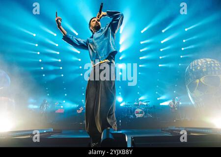 La band di Leicester Kasabian si esibisce dal vivo alla O2 Arena, Londra, Regno Unito, 16/11/2024 Ehimetalor Unuabona/Alamy Live News Foto Stock