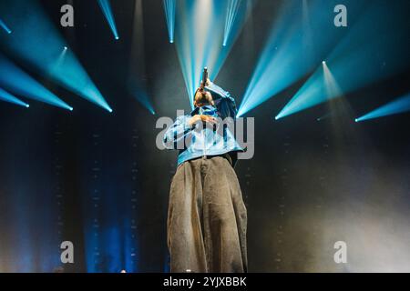 La band di Leicester Kasabian si esibisce dal vivo alla O2 Arena, Londra, Regno Unito, 16/11/2024 Ehimetalor Unuabona/Alamy Live News Foto Stock