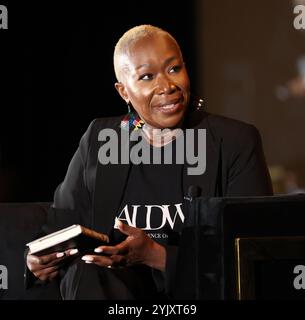 New Orleans, Stati Uniti. 15 novembre 2024. Joy-Ann Reid parla durante il "Biggest Author Talk Event Ever in New Orleans" ospitato dalla Baldwin & Coffee Bookstore venerdì 15 novembre 2024 presso il Convocation Center del campus della Xavier University a New Orleans, Louisiana. (Foto di Peter G. Forest/SipaUSA) credito: SIPA USA/Alamy Live News Foto Stock