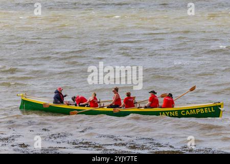 Gara di piloti al largo della spiaggia di Clevedon Foto Stock